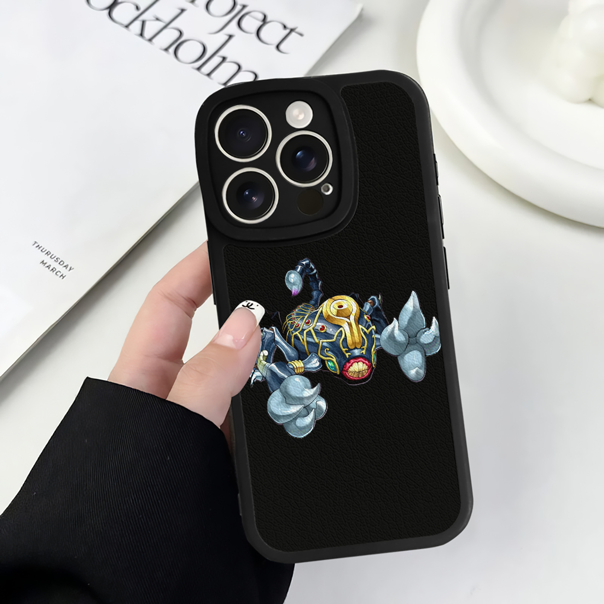 （画像用） 遊☆戯☆王 Yu-Gi-Oh! 【iPhone 16シリーズ対応】シリコンスマホケース（レザー調） 材質：シリコン